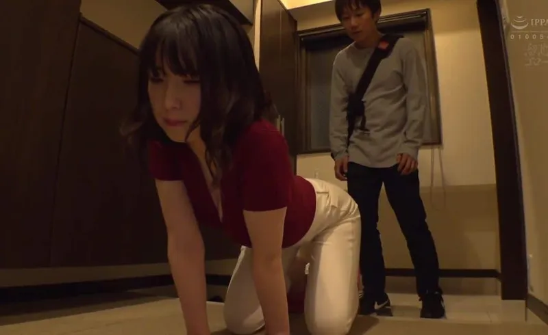 Em gái hàng xóm thiếu thốn và cậu học sinh trúng độc đắc cạnh bên