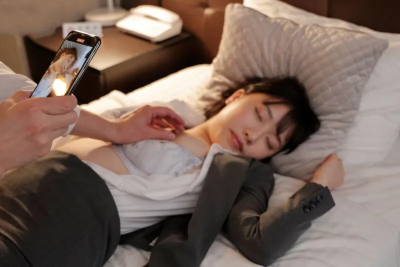 Chuyến công tác với kẻ phổ biến quấy rối ở công ty, cô gái bị chuốc thuốc ngủ