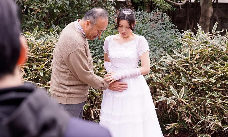 Chồng quá yếu, vợ dù yêu nhưng vẫn thường xoạc với bố chồng yêu đến có thai