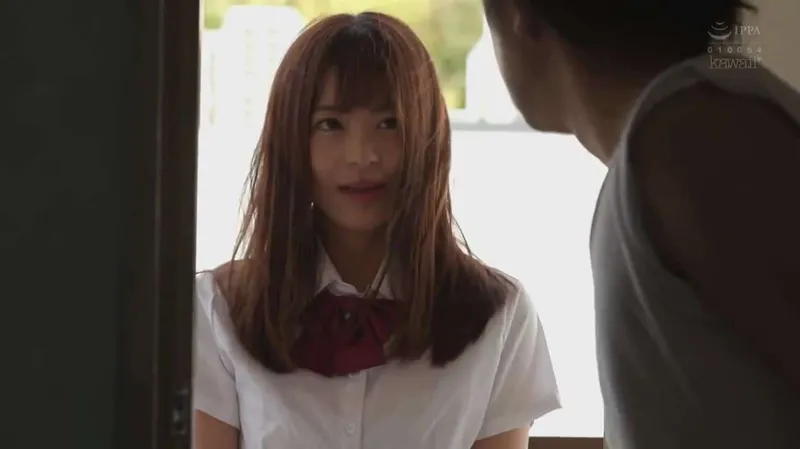 Gã nhà kề bên kinh tóm và cô học sinh nữ đáng thương