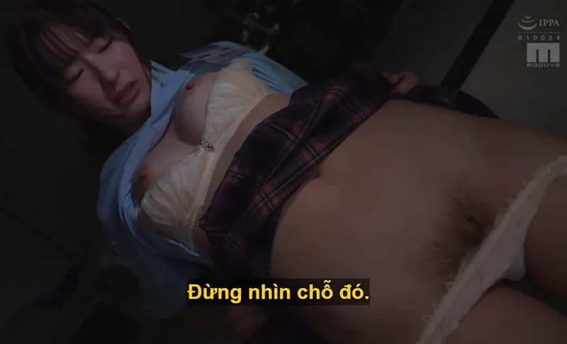Ông sếp lập mưu đáp trả cô nhân viên dưới quyền kiêu kỳ lười nhác, suốt ngày chỉ chăm chăm chat chit với người yêu.