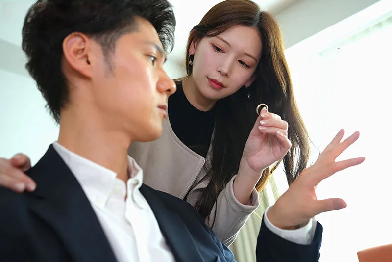 Cô vợ đi đi chơi, người chồng ở nhà bị nhỏ em bà xã gạ làm tình không trượt phát nào